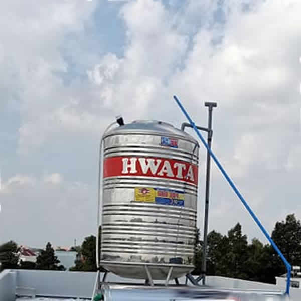 Trọng lượng bồn nước inox Hwata 1000L đứng nhẹ, thuận tiện di chuyển trong quá trình lắp đặt, vệ sinh
