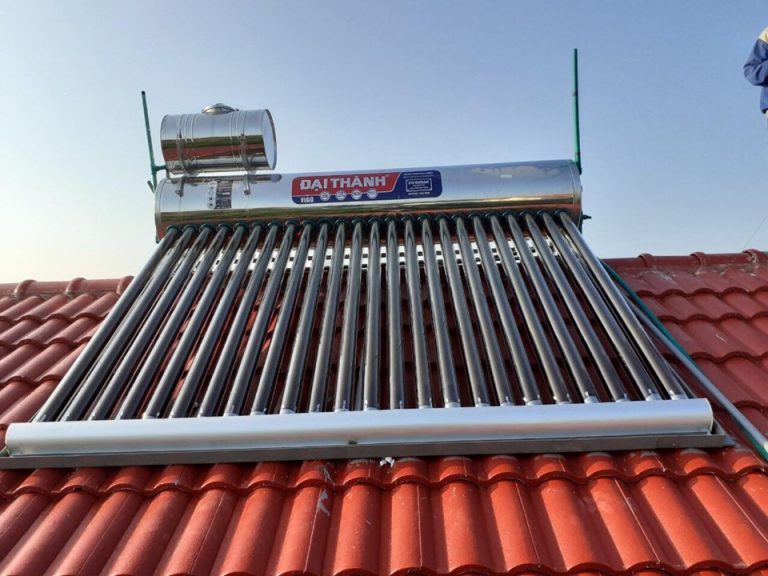 Lắp đặt Máy nước nóng năng lượng mặt trời tại Hồ Chí Minh cho trường học